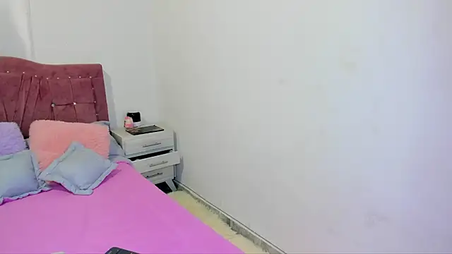 yourlatina_emely's cam snapshot