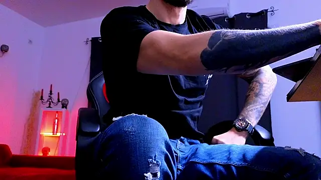 MightyAaron66 live sex cam