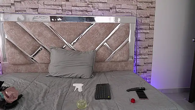 mia_collinxx's cam snapshot