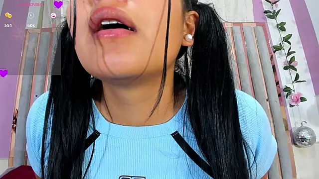 lis_dubois's cam snapshot