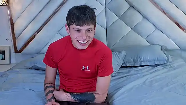 miaanddemian's cam snapshot