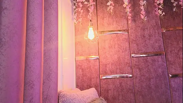 maddy1y_'s cam snapshot