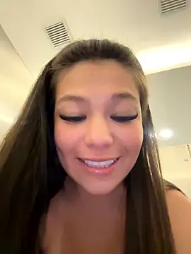 Alyshanon18's cam snapshot