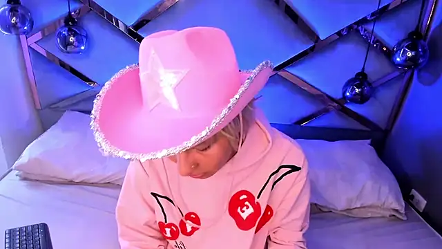 OliIverr22's cam snapshot