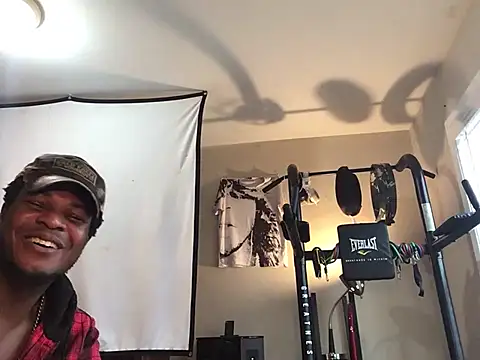 KeYBuMp323's cam snapshot