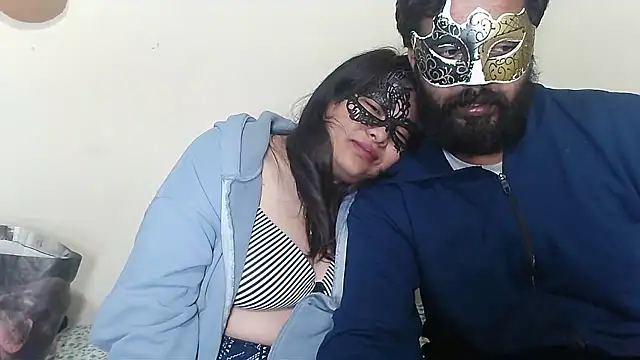Cutehornycouples live sex cam