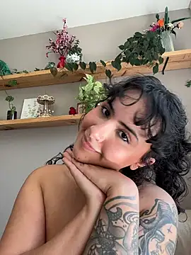 SugarTroubl33 live sex cam