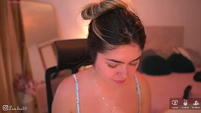 Lau_Bee's cam snapshot