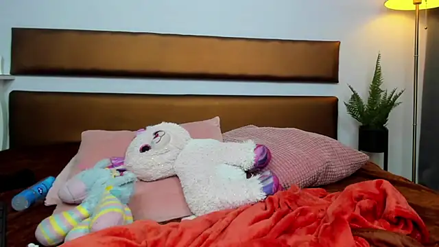 KatniseBabe live sex cam