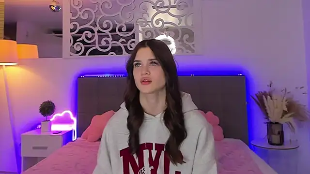 LuisaClover live sex cam