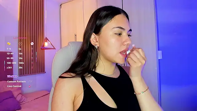 mia_nevaeh live sex cam