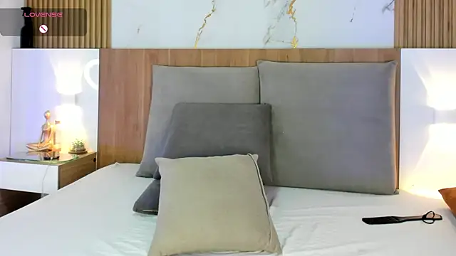 Zhara_Lenoire live sex cam