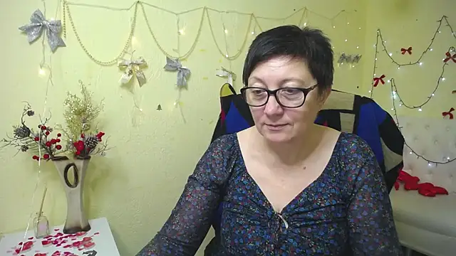 EmilyL0ve's cam snapshot