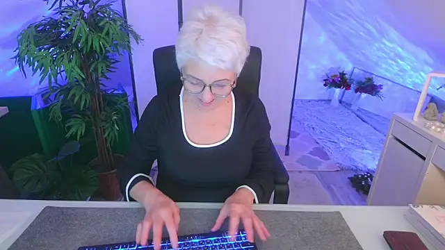 LovelyHelena's cam snapshot