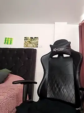 Fleurmeyer79 live sex cam