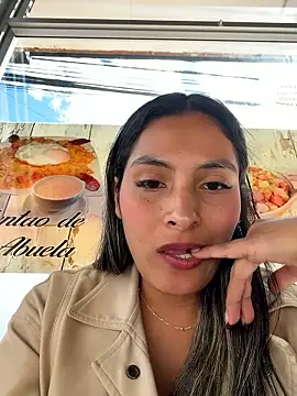 Cami_Leon2's cam snapshot