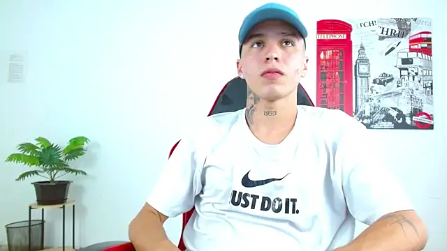 Cumandres18 live sex cam