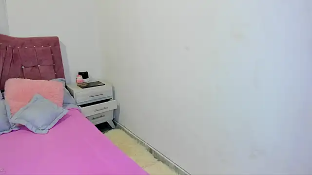 yourlatina_emely's cam snapshot