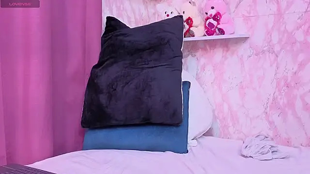 Laure_Liup's cam snapshot