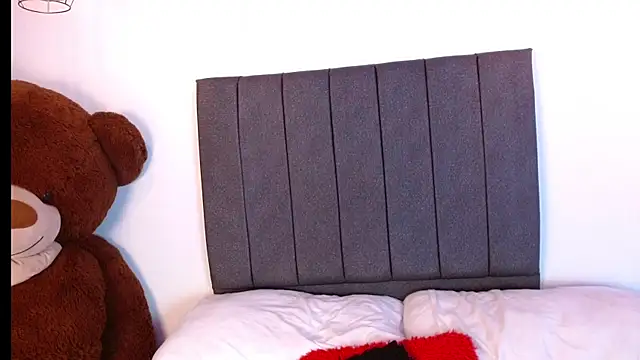 Emadelacroix live sex cam