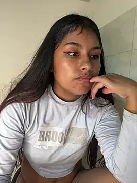 ChantalPetit live sex cam