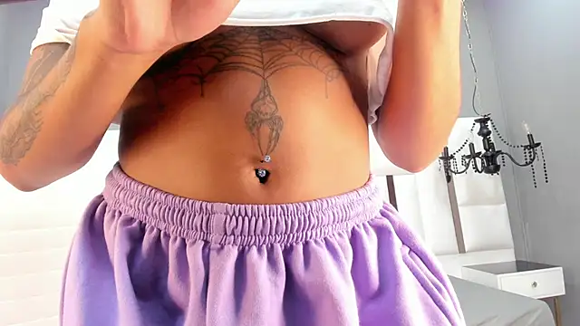 tinaqueen_noa live sex cam