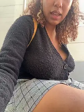 lauraltt live sex cam