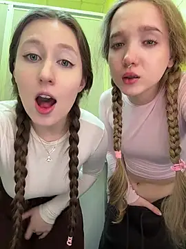 FroggyAnna live sex cam