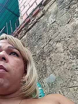 blondebitchlitle live sex cam