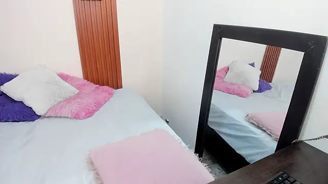 LyraFrost5's cam snapshot