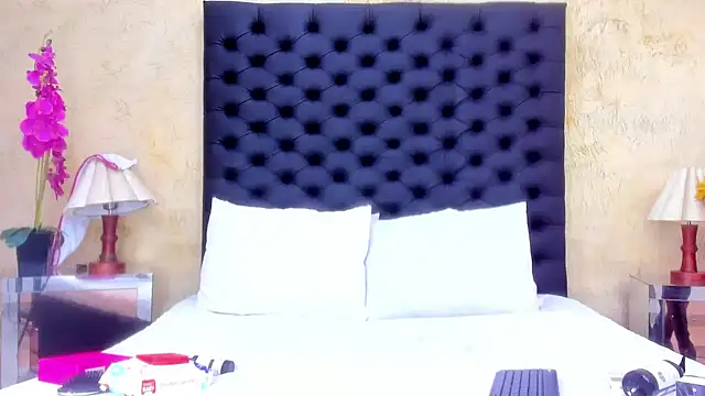 NahomiWhitel's cam snapshot