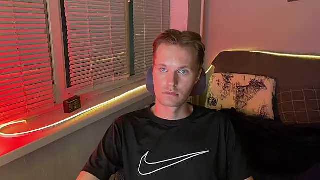 Leonnextdoor's cam snapshot