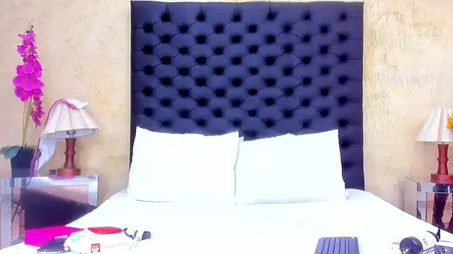 NahomiWhitel's cam snapshot