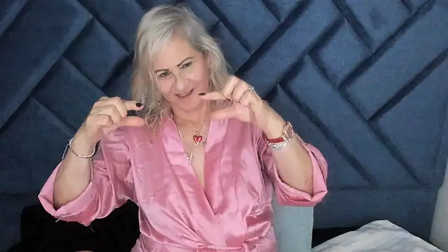 ScarletHoot_'s cam snapshot