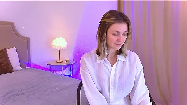 EmeraldGlow live sex cam