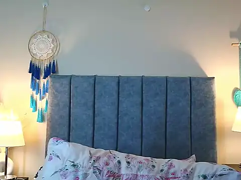 IberianMoonMK live sex cam