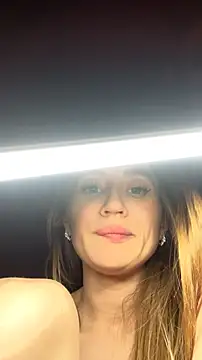 MissEvelynGlow live sex cam