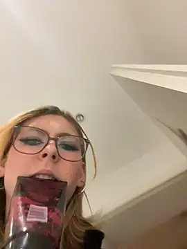 Milly-Kiss's cam snapshot