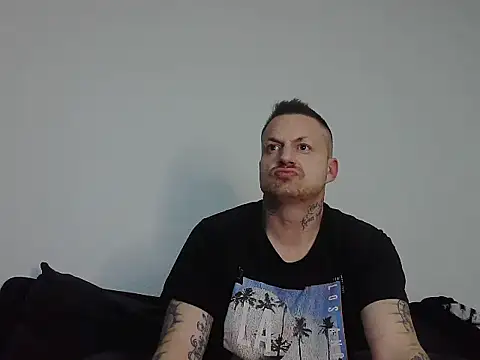 DevilsAngel13 live sex cam