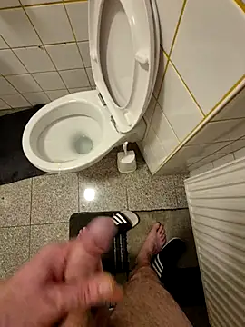 kisbiro77777's cam snapshot