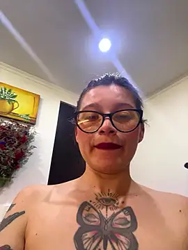 KoraSweett live sex cam