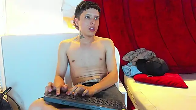 ESTEBAN_2102's cam snapshot