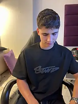 AdrianRinaldi live sex cam