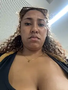 lauraltt live sex cam