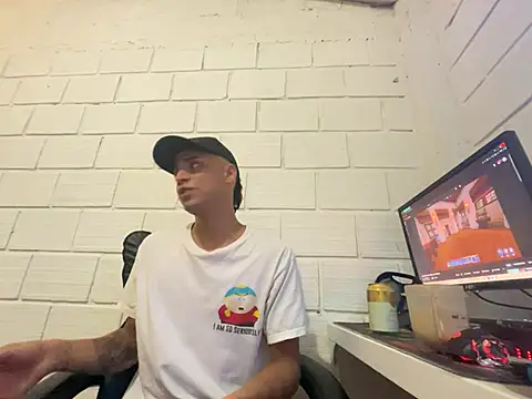 Max_TheHorseDick live sex cam