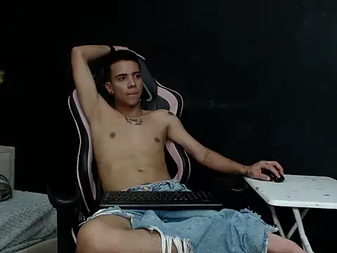 MaximoGrayy's cam snapshot