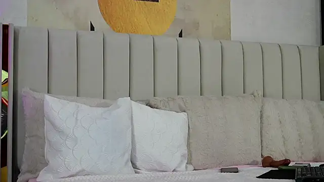 MiaJolie_'s cam snapshot