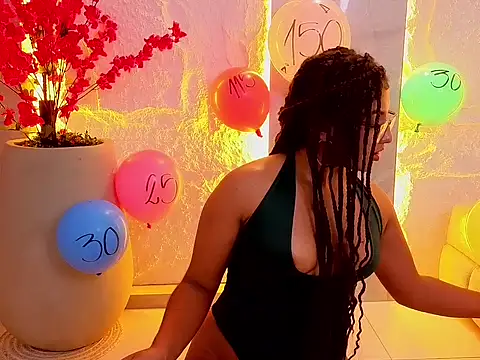 isabella_tp's cam snapshot