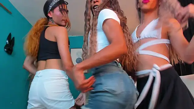 QueensTs_'s cam snapshot