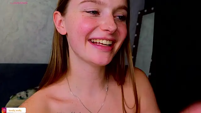 Lovelly_molly1 live sex cam